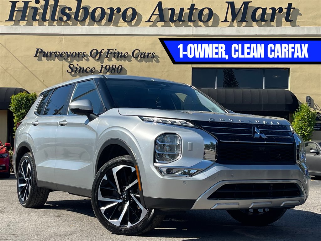 2023 Mitsubishi Outlander SE's photo