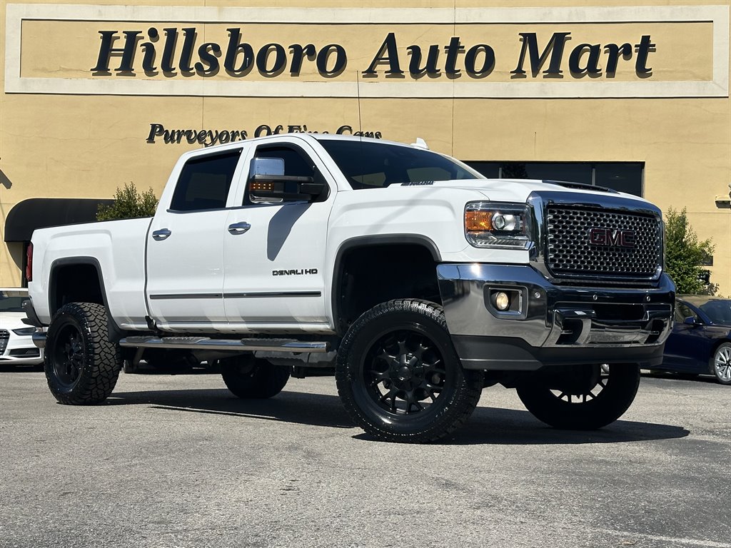 2017 GMC Sierra 4WD Crew Cab Standard Box Denali's photo