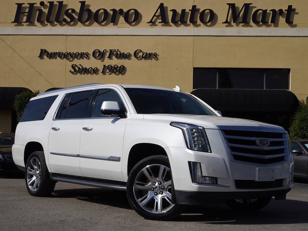 2016 Cadillac Escalade ESV Luxury's photo