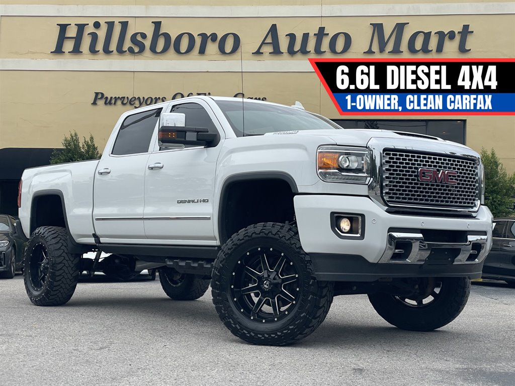 2017 GMC Sierra 4WD Crew Cab Standard Box Denali's photo