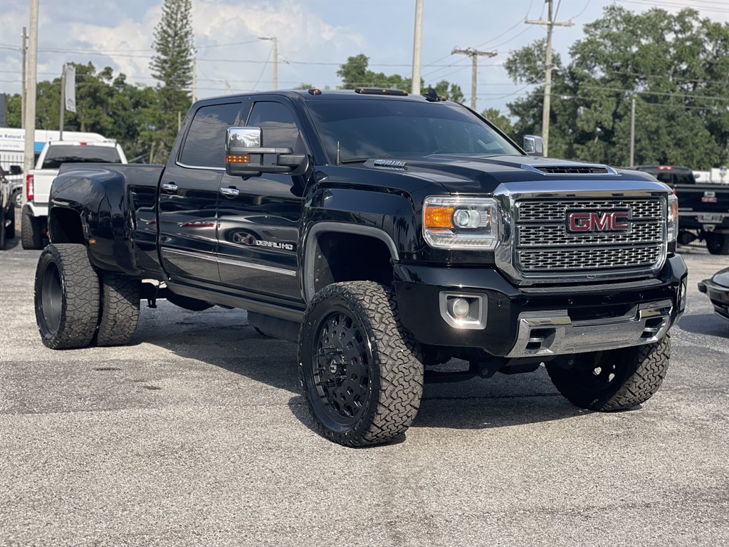 2018 GMC Sierra 4WD Crew Cab Long Box Denali's photo